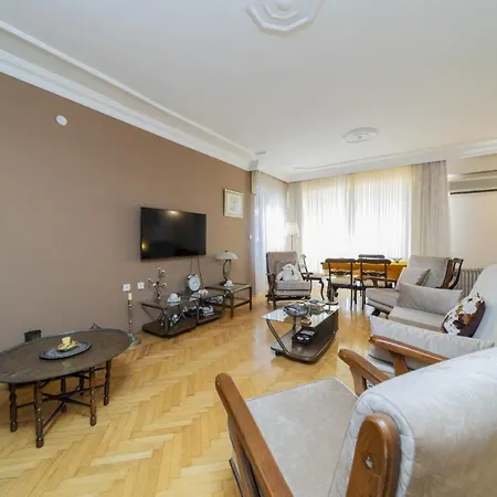 Flat W Balcony Fireplace 5 Min To In Daire *