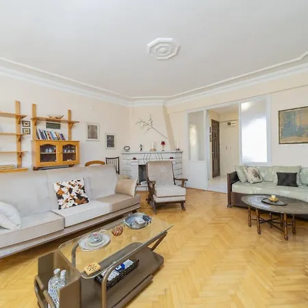 Daire Flat W Balcony Fireplace 5 Min To In