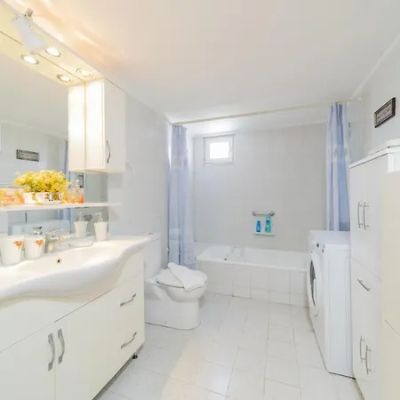 Flat W Balcony Fireplace 5 Min To In Daire Antalya