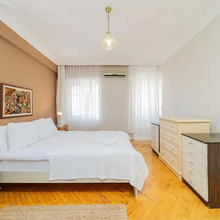 Daire Flat W Balcony Fireplace 5 Min To In