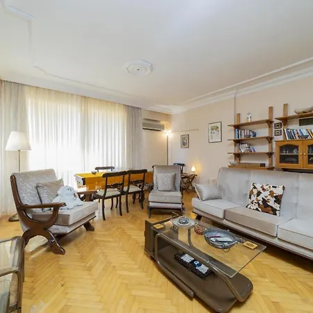 Flat W Balcony Fireplace 5 Min To In