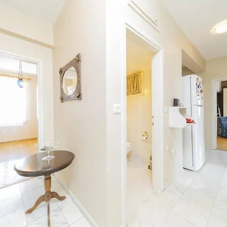 Daire Flat W Balcony Fireplace 5 Min To In