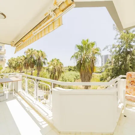 Flat W Balcony Fireplace 5 Min To Beach In Апартаменты