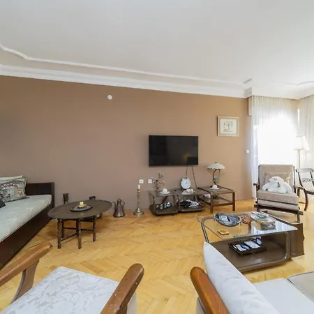 Flat W Balcony Fireplace 5 Min To In * 安塔利亚